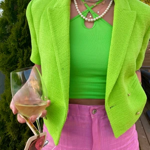 Neon grön croppad kavaj - Kavaj från Zara, strl S-M