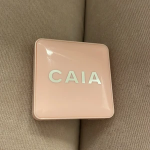 Caia rouge - Caiarouge i färgen peach sorbet, använt få gånger, dock gått sönder som ni ser på sista bilen men det är inga problem