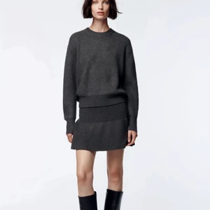 Stickad kjol - Säljer min stickade kjol från zara då den inte passade mig. Alla lappar sitter kvar och den är endast provad💕Storlek S men skulle säga att den passar som en M.