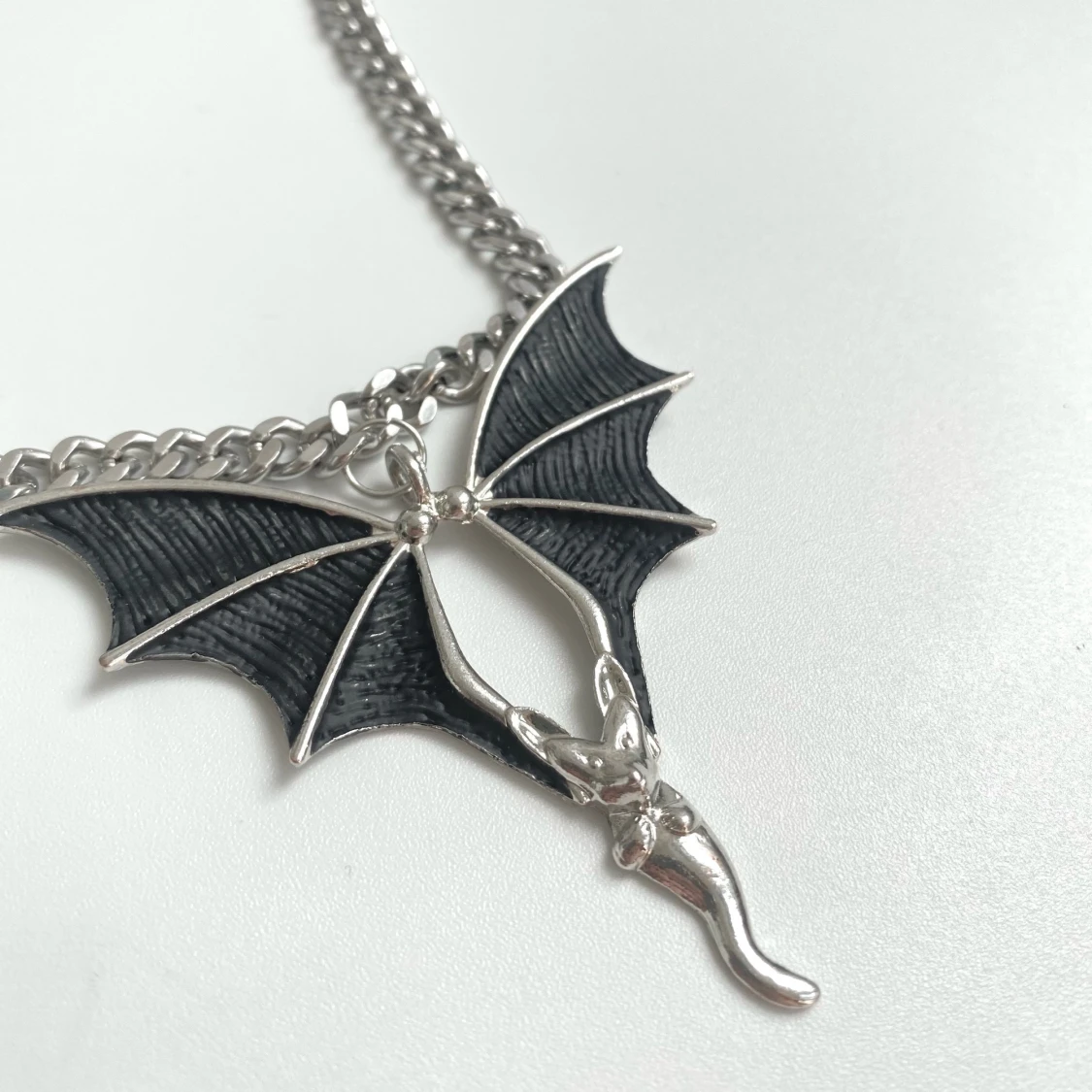 Kedjehalsband med stor berlock 