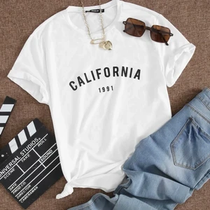 T-shirt storlek S - T-shirt i storlek S, endast använd 1 gång. 50kr + frakt🧡