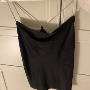 Glittrigt linne  - Perfekt linne till nyår, helt nytt med prislappen kvar! Jättefint!!!😍✨(storlek XS men passar XS-M)