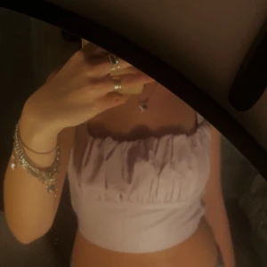 Linne - Ett lila linne från shein i storlek xs dom som har S skulle oxå kunna ha denna, säljer pågrund av att jag inte använder den☺️