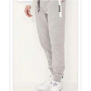 Byxor  - Byxor från Hugo boss. Använt 1-3 gånger Max. 