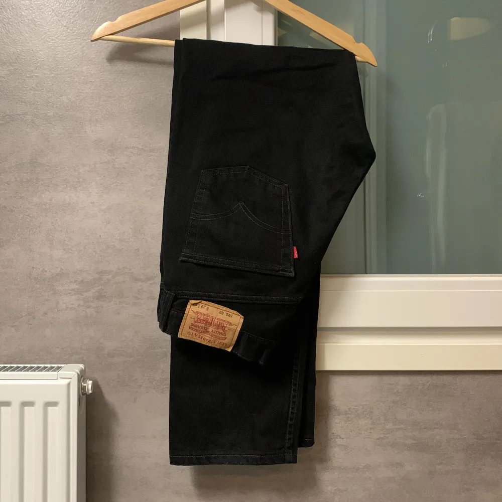Levis jeans storlek 29/32 snygg svart färg . Jeans & Byxor.