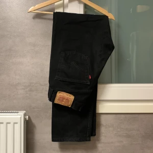 Levis jeans  - Levis jeans storlek 29/32 snygg svart färg 