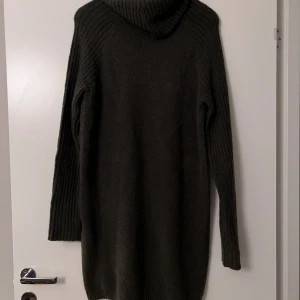 Stickad klänning - Stickad klänning 