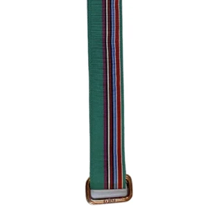 Ralph Lauren bälte - Märke:Ralph Lauren Modell: Storlek: 136cm Färg: Grön, Vit, Vinröd, Röd Skick: Använd med slitage på metalldetaljerna Information: