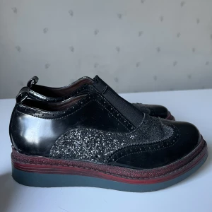 Skor - Söta, nästan nya skor som jag inte använder längre