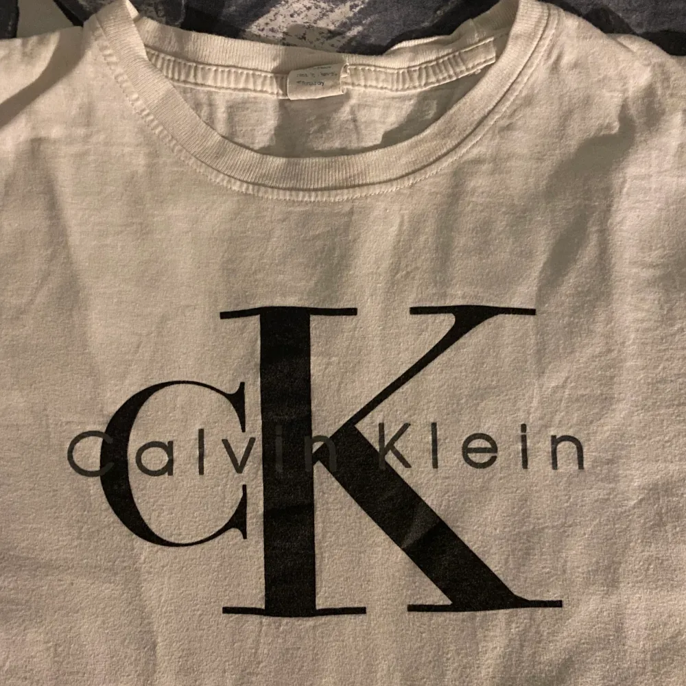 Fin och använd få gånger. I det populära märket Calvin Klein☺️. T-shirts.