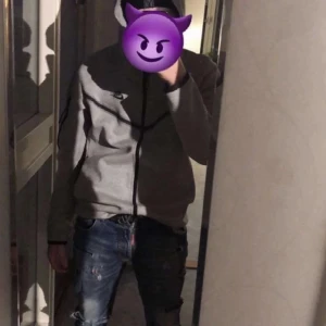 Dsquared2 jeans - Dem är äkta och säljer för att dem ej passar längre. Dem är i bra skick 