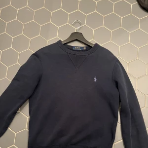 Ralph Lauren Sweatshirt - Bra skick, strl S passar M. (Billigare vid snabbare affär) Nypris 800kr