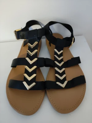 Sandler  - Remsandaler från Forever 21. Oanvända 