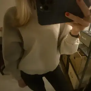 Super fin beige sweatshirt ifrån gina❤️storlek xs