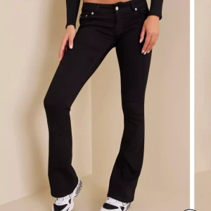 Nelly - Säljer dessa jätte fina jeans, helt oanvända. Det är i storlek 40 men dom är ganska små i storleken passar mig som vanligtvis är en s/m
