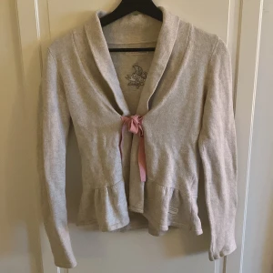 Odd molly kofta - Odd molly kofta i storlek 1 alltså S. Kontakta mig vid köp eller frågor💛