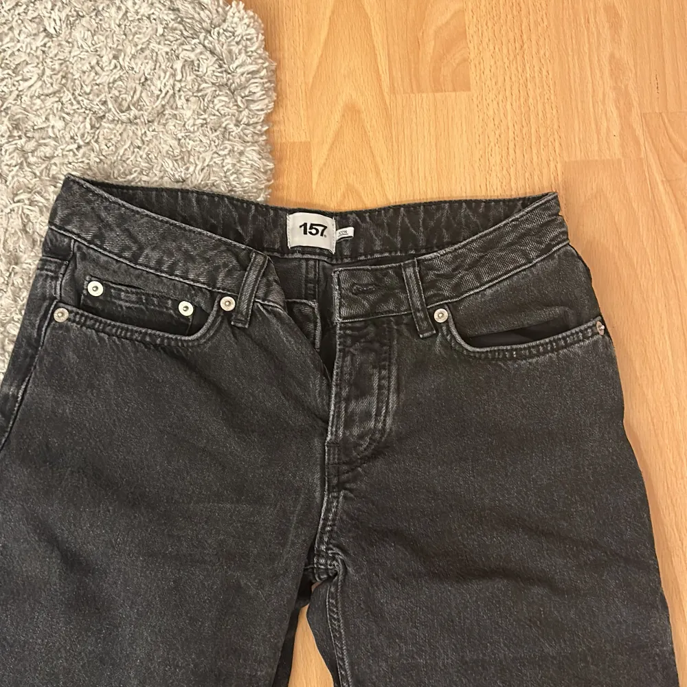 Svarta lågmidjade jeans från lager 157 i storlek xs. Använda få gånger . Jeans & Byxor.