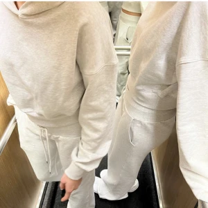 Alobha byxor - Säljer mina jätte fina limited edition Alobha Jersey byxor. Dem är helt nya och aldrig använda.💗lånade bilder från Alobha hemsida. Skriv privat för egna bilder.💗