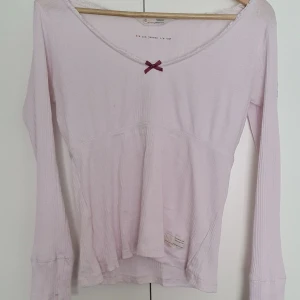 Odd Molly tröja - Säljer min odd molly topp den är knappt använd. Storlek S. Tröjan finns kvar sålänge annonsen är uppe.