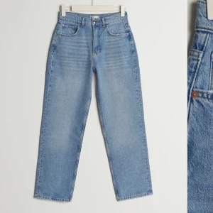 Gina Tricot high waist petite jeans  - Säljer ett par nästan helt nya jeans från Gina Tricot då dem är för små för mig (strl. 34)  Kund står frakten. 