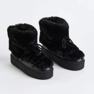 Hm boots - Säljer dessa helt oanvända nya boots från hm i storlek 38🥰Beställde hem två olika storlekar då jag var osäker men då passade ej dessa💖 (Kan även bytas mot ett par beiga i strl37!!!)❤️