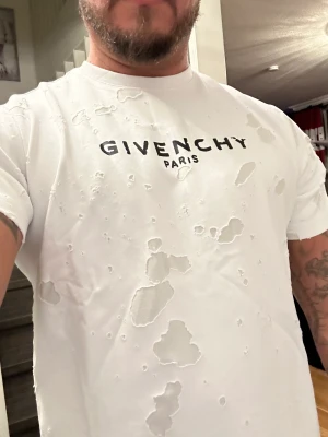 Givenchy t-shirt - Helt ny