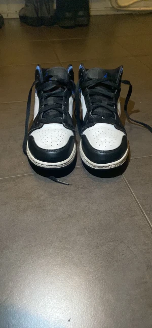 JORDANS 1 - Sköna skor i stl 40 300 + frakt