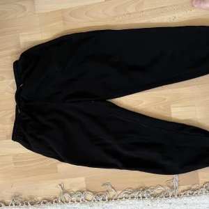 High waisted mjukisbyxor  - Bra skick. Köptes för några år sedan. Från H&M stl M 