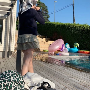 Zara kjol - Trendig zara kjol i en fin grön färg! Jag har klippt bort undershortsen då den var alldeles för små, men det är inget som syns.