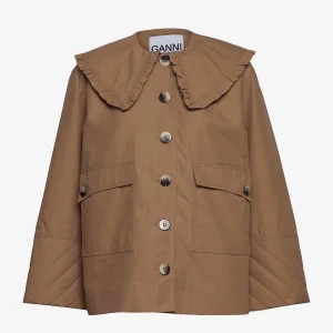 Ganni jacka - Har inte bestämt mig helt om jag vill sälja men gör det till bra pris. Nypris är över 1500 kr. Jackan är från Ganni och är i storlek 36 och använd väldigt sparsamt av mig. Perfekt nu till våren 😍😍😍