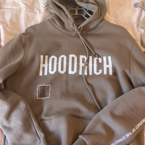 Hoodrich hoodie  - Hoodrich Hoodie som e knappt använd, helt ny köpt från JD sport