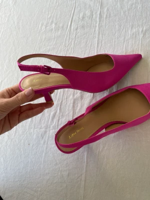 Rosa klackskor - & Otter Stories klackskor, använd bara en timmes tid på event.