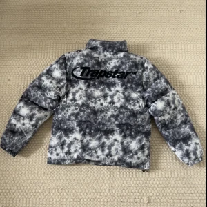 Trapstar jacka - Trapstar jacka, finns i både M och S. Äkta, kvitto finns.