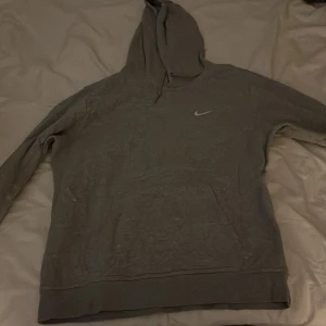 Nike Hoodie Grå - Nike Hoodie i storlek L kan vara baggy storlek M också.