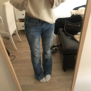 Jeans  - Jeans med snygg tvätt ”vintage modell” från zara, unika!! 