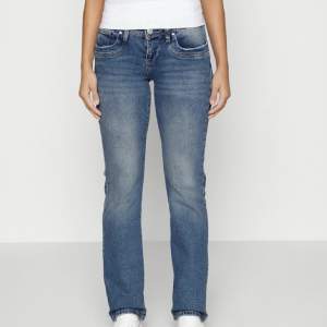 Jättesnygga ltb jeans i modellen Valerie straight leg som är slutsålda, nypris är 799kr💓 Pris kan diskuteras!