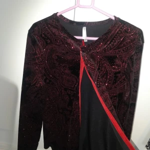 glittrig tunn "jacka", S, 80 kr. - glittrig tunn "jacka", S, 80 kr.