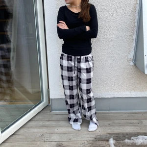 Pyjamasbyxor - Ett par pyjamasbyxor från SHEIN i super bra skick för att jag inte andvänt de så mycket