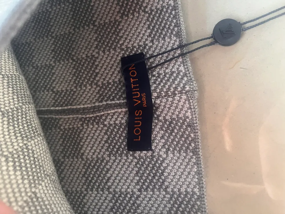 Hej säljer en jättefin Louis Vuitton mössa då den ej kommer till någon användning😁,rep.. Övrigt.