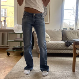 Low waist Jens  - Säljer dessa super snygga low waist jens från lee💖💖💖