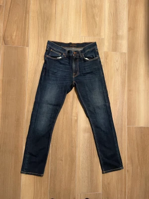 Nudie jeans Lean Dean - Bra skick och knappast använda. Säljer då jag har vuxit ur dem. Storlek 31/30.