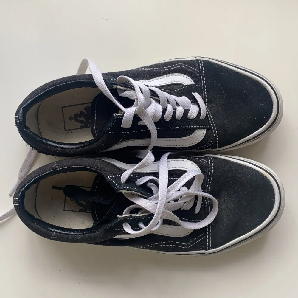 Vans Originals storlek 36. Använda 4 gånger. Säljer så de aldrig kommer till användning🖤 Ordinarie pris: 849. Skor.