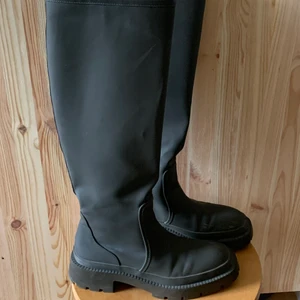 STÖVLAR 👢👢👢 - ZARA stövlar i storlek 40 <3