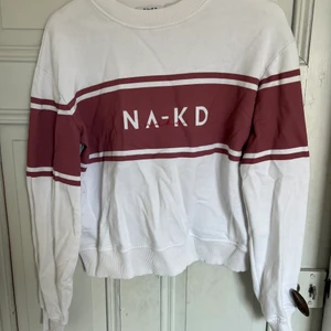 Vit tröja storlek S - Vit tröja från NA-KD, storlek S och i toppen skick!