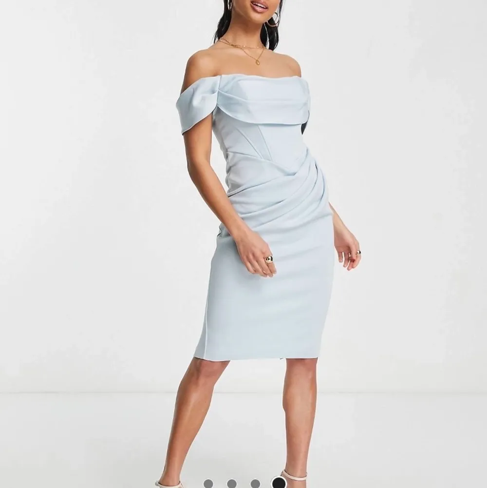 ASOS DESIGN Petite - Helt ny, lappen är på . Klänningar.