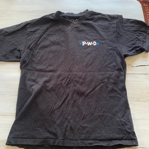 Polar tee - Polar world domination tee!!! i storlek small/medium, cond 8,5/10 den ser lite solblekt ut på kamera men är inte de irl!!