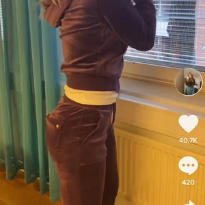 juicy couture - säljer lila juicy set, kom privat för fler bilder. lite nopprig men bra skick annars. 