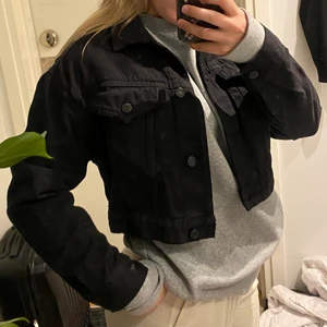 Croppad jeansjacka  - Oanvänd 