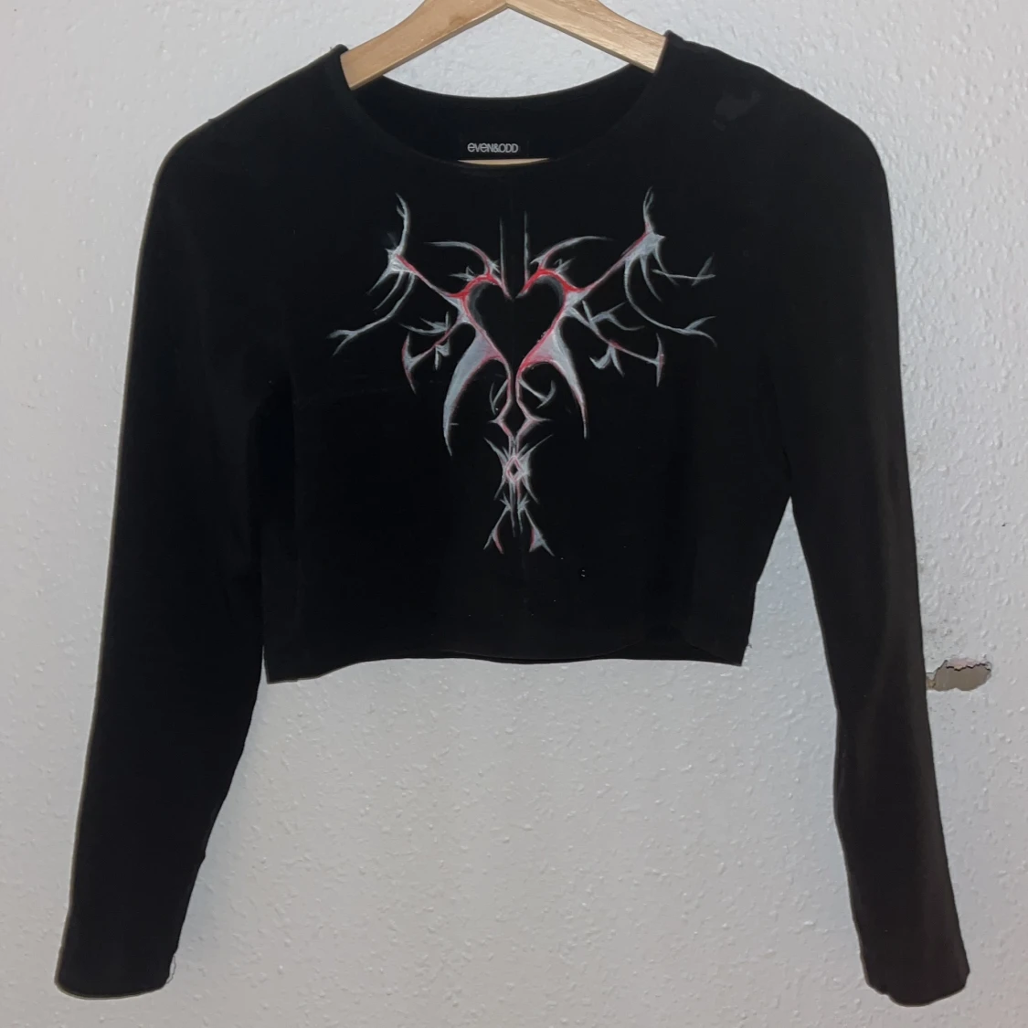 Målad svart croptop  - 90