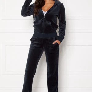 Juicy Couture  - Säljer mitt mörkblåa juicy sett i Storlek S. Nypris: 2299kr